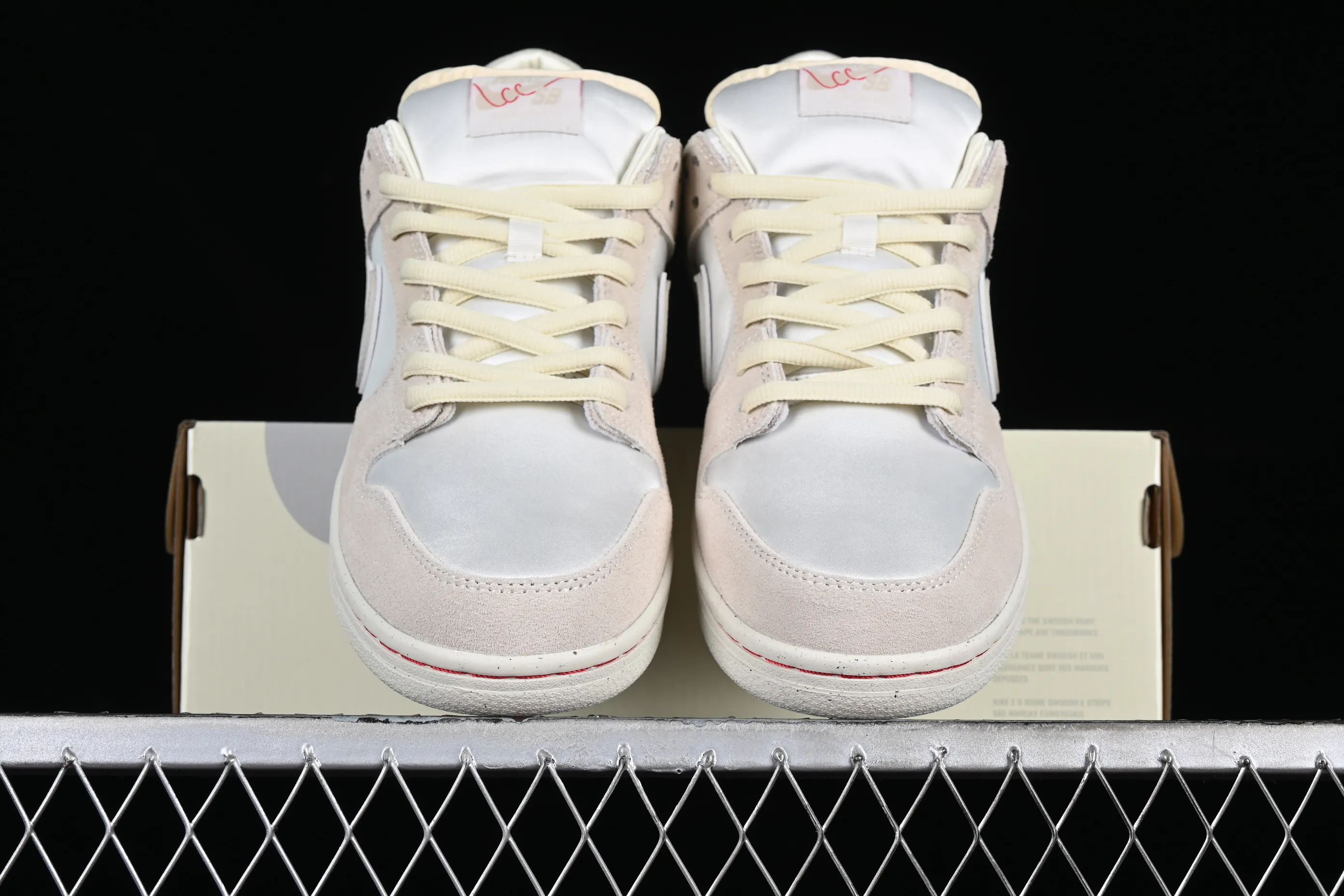 All Categories Nk SB Dunk Series Nk SB Dunk Low Low-top Sneakers C Version Nk SB Dunk Low 2024 Valentine’s Day Theme SB Low-top Casual Sneakers FZ5654-100